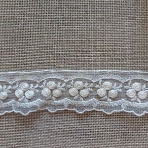 Cream Valencienne Lace with Little Roses  - Width 4,50 cm
